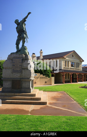 Argent Straße Krieg Memorial und Gericht Haus erbaut 1889, Broken Hill Barrier Range New South Wales Australia Stockfoto