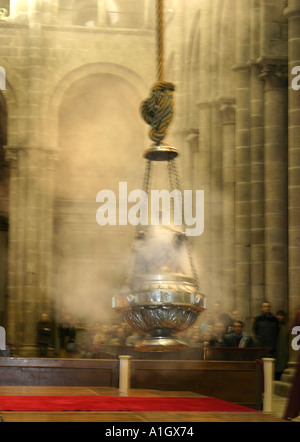 Nahaufnahme von einem schwingen und Rauchen Botafumeiro in der Kathedrale von Santiago De Compostela, Spanien Stockfoto