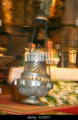 Nahaufnahme von einem schwingen und Rauchen Botafumeiro in der Kathedrale von Santiago De Compostela, Spanien Stockfoto