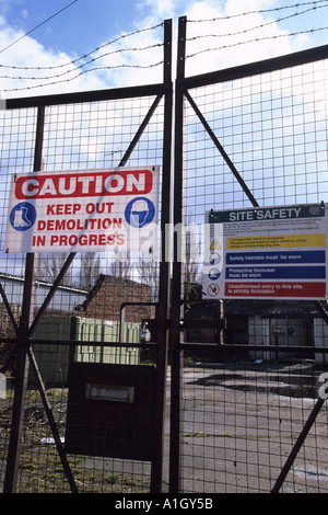 Toren der Räumlichkeiten unterziehen Abriss in Leeds Großbritannien gesperrt Stockfoto