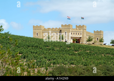 Stellenbosch Wine Route entlang der R44 Autobahn Western Cape Südafrika RSA Sentinel Castle estate Stockfoto