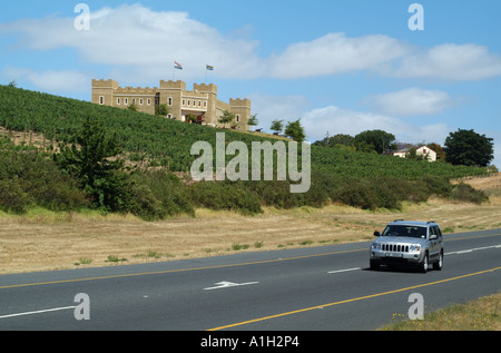 Stellenbosch Wine Route entlang der R44 Autobahn Western Cape Südafrika RSA Sentinel Castle estate Stockfoto