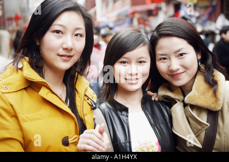 Porträt von drei jungen Frauen Lächeln Stockfoto