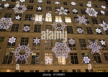 Weihnachtsschmuck Schneeflocke im Rockefeller Center New York City NYC Stockfoto