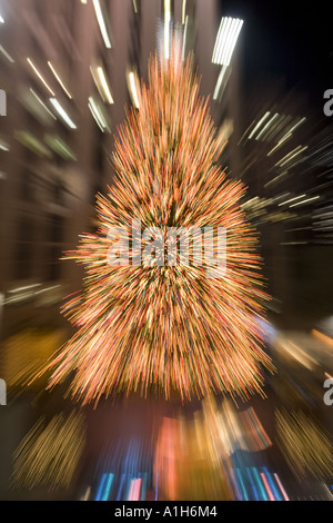 Weihnachtsbaum abstrakte kantigen verschwommene Sicht im Rockefeller Center New York City NYC Stockfoto