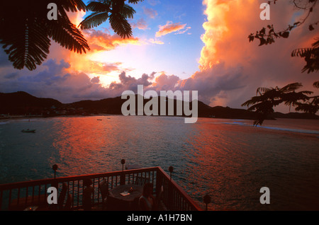 Farbenprächtigen Sonnenuntergang über St Jean Strand vom Eden Rock Hotel St. Barths FWI Stockfoto