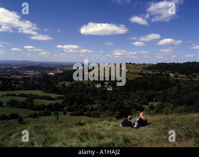 Die Aussicht vom Crickley Hill ist eines der besten in den Cotswolds über Cheltenham und Gloucester. Stockfoto