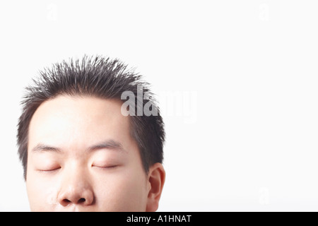 Nahaufnahme eines Geschäftsmannes mit geschlossenen Augen Stockfoto