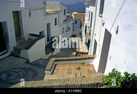 Treppen in weiß Straßendorf in Andalusien Stockfoto