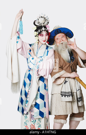 Mitte erwachsener Mann und eine reife Frau in traditioneller Kleidung Stockfoto
