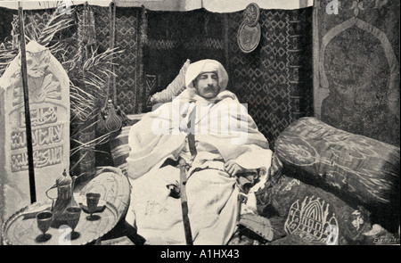 Pierre Loti in seinem Stud. Pierre Loti, Pseudonym von Louis Marie-Julien Viaud, 1850 - 1923. Französischer Marineoffizier und Romanautor. Stockfoto