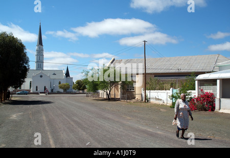 Karoo Stadt Aberdeen in der Nähe von Graaff Reinet Eastern Cape in Südafrika RSA niederländische reform Kirche auf Feldweg Stockfoto