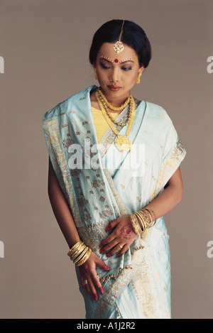 In der traditionellen indischen Assamesisch Braut Hochzeit Kleid von Assam Indien Herr #118 Stockfoto