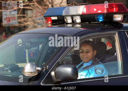 Porträt des schwarzen weiblichen Polizist Stockfoto