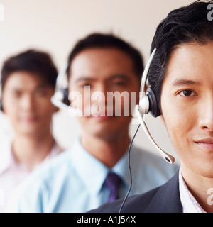 Porträt von drei männlichen Kundendienstmitarbeiter Stockfoto