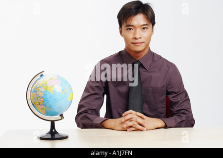 Porträt eines Geschäftsmannes denken Stockfoto