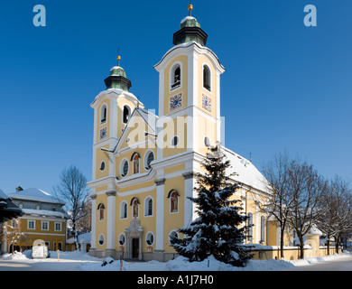 Kirche im Zentrum Stadt, St. Johann in Tirol, Tirol, Österreich Stockfoto