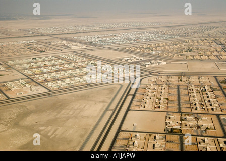 Abu Dhabi, Vereinigte Arabische Emirate, Vereinigte Arabische Emirate, Blick auf neue Wohnungen für Staatsangehörige, die in der Wüste gebaut WURDEN HOMER SYKES Stockfoto