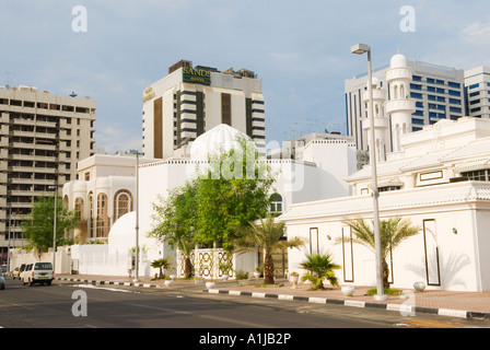 Abu Dhabi, Vereinigte Arabische Emirate VAE.  Typische teure Einfamilienhaus im Zentrum von Abu Dhabi Hotels Stockfoto