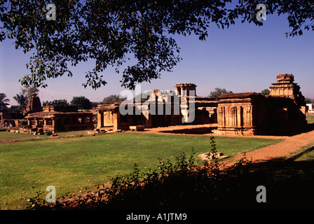 Blick auf die Chalukya Architektur Stil Tempelkomplex von 7. und 8. Jahrhundert CE in Pattadakal, auch geschrieben Paṭṭadakallu in Karnataka Staat Indien Stockfoto