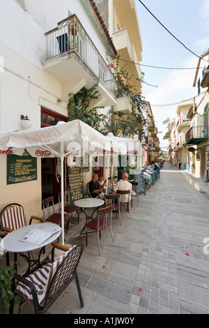 Cafe im Stadtzentrum, Nafplio, Peloponnes, Griechenland Stockfoto