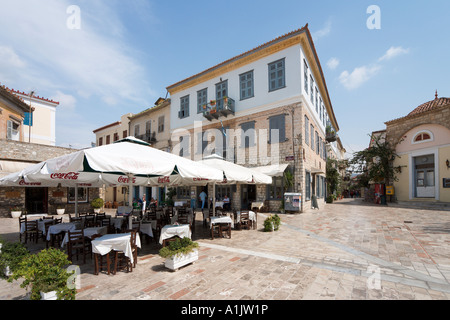 Taverne in Syntagma-Platz (Hauptplatz), Nafplio, Peloponnes, Griechenland Stockfoto