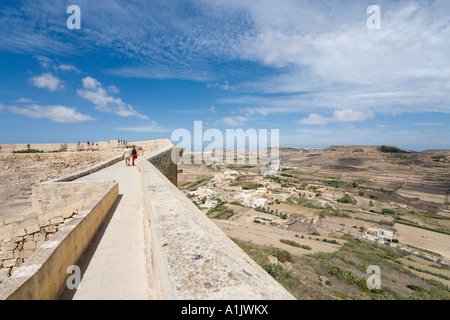 Blick über die Landschaft von den Mauern der Zitadelle, Victoria (oder Rabat), Gozo, Malta Stockfoto