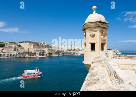 Captain Hafenrundfahrt Morgan Boot und Blick auf Valletta und den Grand Harbour von Senglea, Valletta, Malta Stockfoto