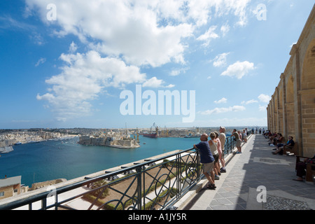 Blick über den Grand Harbour von Upper Barracca Gardens, Valletta, Malta Stockfoto