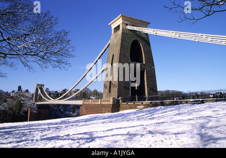 Clifton Suspension Bridge in Schnee, Avon Gorge Clifton, Bristol, England, Großbritannien Stockfoto