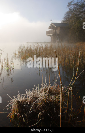 Boot Haus auf Ullswater, frostigen Morgen, Cumbria, Lake District National Park, UK, Europa Stockfoto