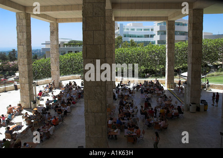 Ein Blick auf die Garten Terrasse Cafe von oben auf das J. Paul Getty Center, Los Angeles, Kalifornien Stockfoto