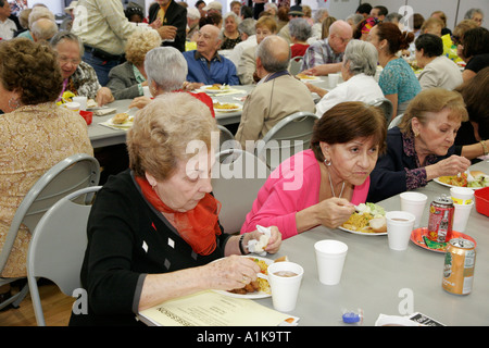 Miami Beach Florida, lateinamerikanische lateinamerikanische lateinamerikanische Minderheit von Einwanderern, Gemeindezentrum, lateinamerikanische lateinamerikanische Latina, ältere Senioren, alter Bürger Stockfoto