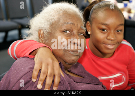 Miami Gardens Florida, Großeltern, die Enkelkinder großziehen, schätzen Frühstück, Community Development Corporation, Familie, Eltern, Kind Stockfoto