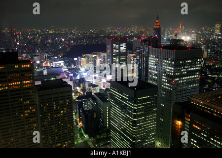Shinjuku-Wolkenkratzer in der Nacht, Tokio Stockfoto