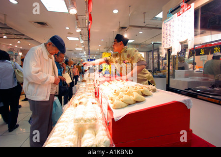 Einkaufen in der Mall Shinjuku, Tokio Stockfoto