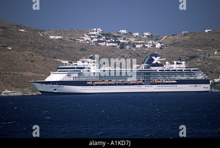 Celebrity Cruises X Kreuzfahrtschiff Millennium auf Mykonos. Stockfoto