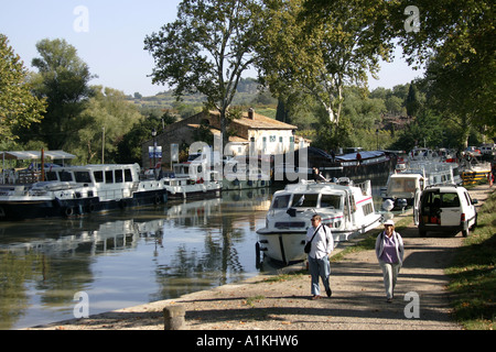 CANAL DU MIDI IN CAPESTANG, LANGUEDOC, FRANKREICH Stockfoto