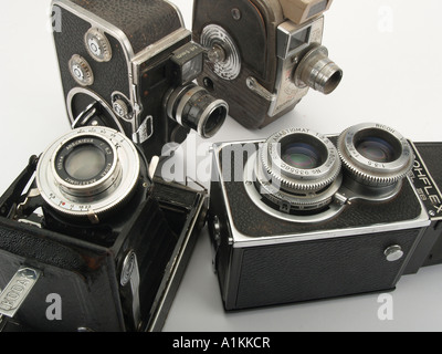 eine Auswahl von alten Stil Filmkameras Stockfoto