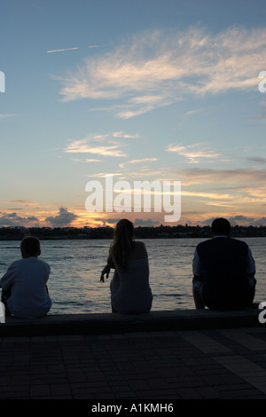 Beobachten den Sonnenuntergang vom Mallory Square in Key West Florida. Stockfoto