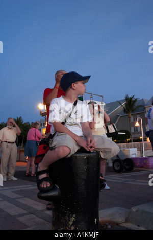 Beobachten den Sonnenuntergang vom Mallory Square in Key West Florida. Stockfoto