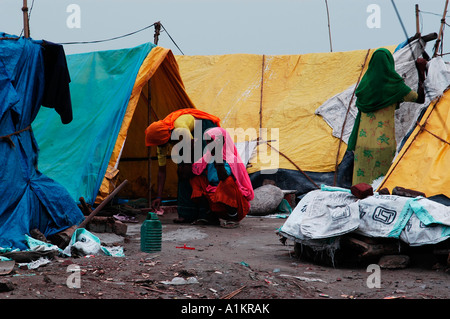 Indien Neu Delhi Majnu Ka Tila tibetischen Flüchtlings camp Frauen außerhalb ihre Zelte Stockfoto