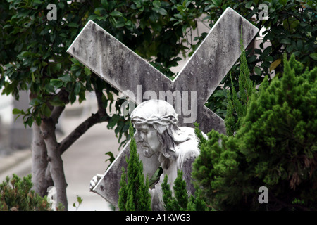 Christus mit Kreuz-Statue in Hong Kong Stockfoto