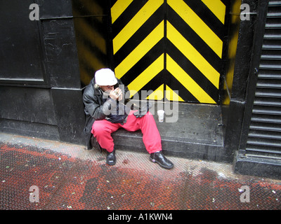 Beleuchtung in einem Hauseingang, NYC Stockfoto