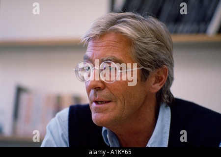 Reise-Schriftsteller Peter Mayle in London in Großbritannien im Vereinigten Königreich. Berühmt für "Ein Jahr In der Provence" Stockfoto