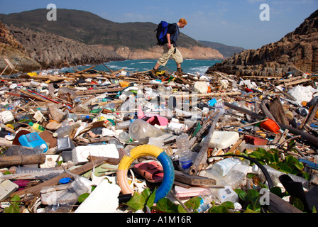 Papierkorb auf eine Küste von Hong Kong Sai Kung Country Park New Territories Hong Kong Stockfoto