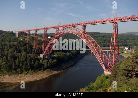 Viaduc de Garabit von Gustave Eiffel erbaut 1884 überqueren der Schlucht des Flusses Truyere im Zentralmassiv, Frankreich Stockfoto