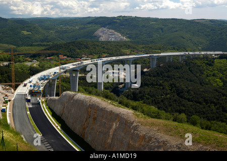 Bau der Autobahnbrücke in Slowenien Stockfoto