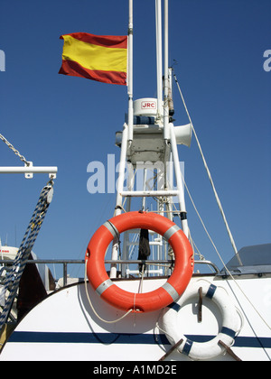 Spanische Flagge auf Vergnügen Boot, Fuengirola, Costa Del Sol, Spanien Stockfoto