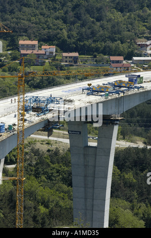 Bau der Autobahnbrücke in Slowenien Stockfoto